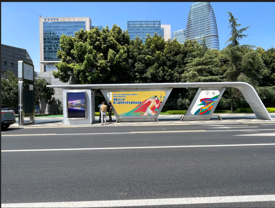 【鑫泰來智能候車亭】成都錦江大道智能公交站臺移交使用